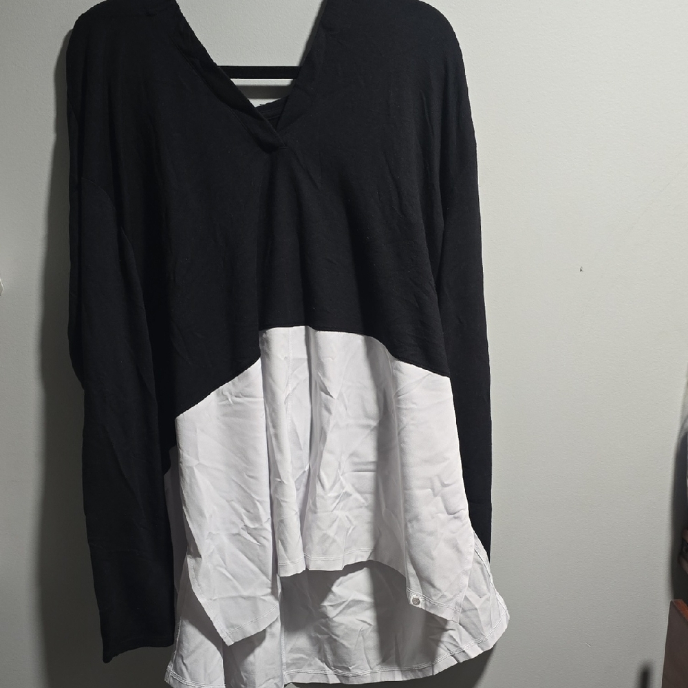Livi Active Monochrome V-Neck Hoodie